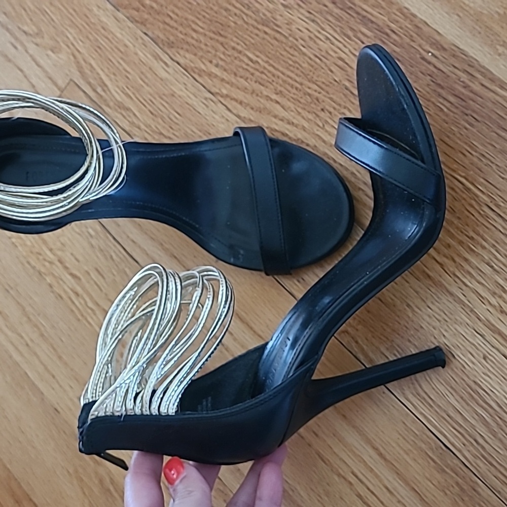 🔶️5 for $30🔶️ Black and Gold Ankle Strap Hi Heeled Sandals - Picture 2 of 4